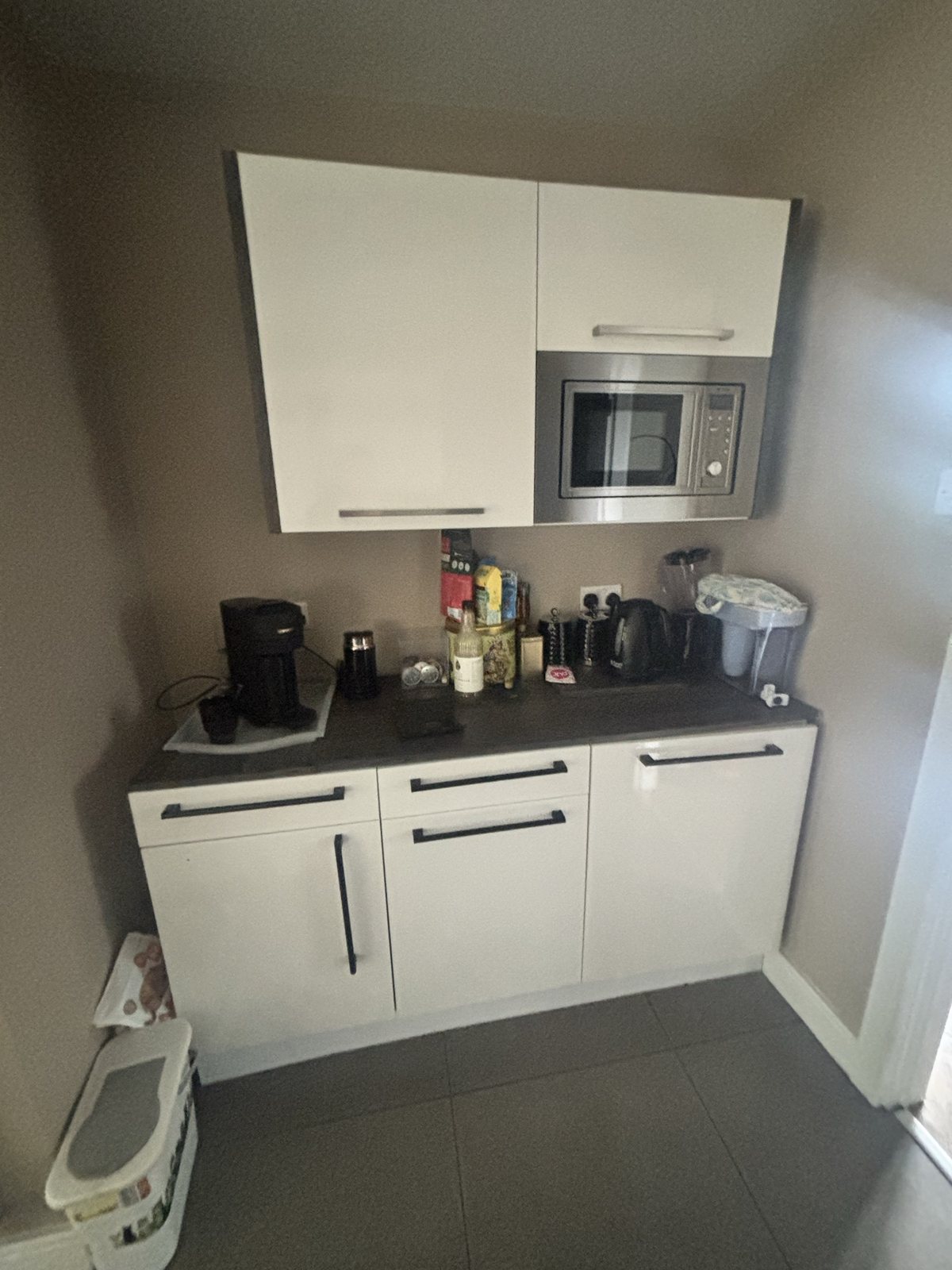 Coffee area before: old white-gloss cabinet nook